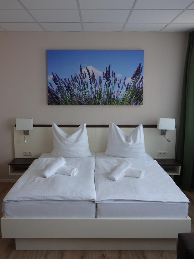 Garni Hotel Lavendelhof Nauen Exterior photo